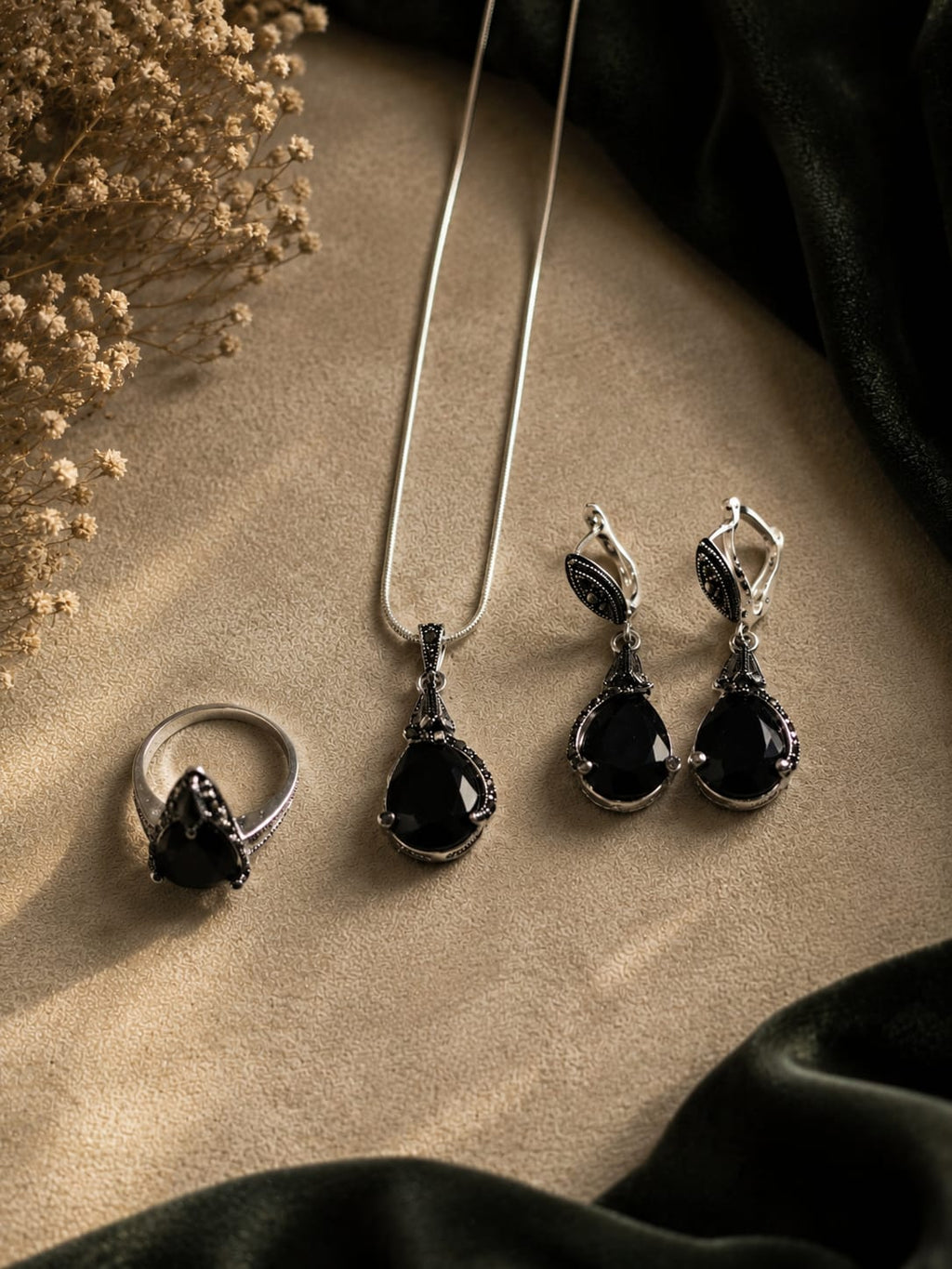 Noir Teardrop — Jewellery Set